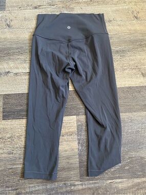Lululemon Gray cropped capri leggings size 6